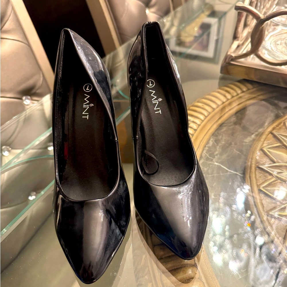 Black heel size 7 never worn